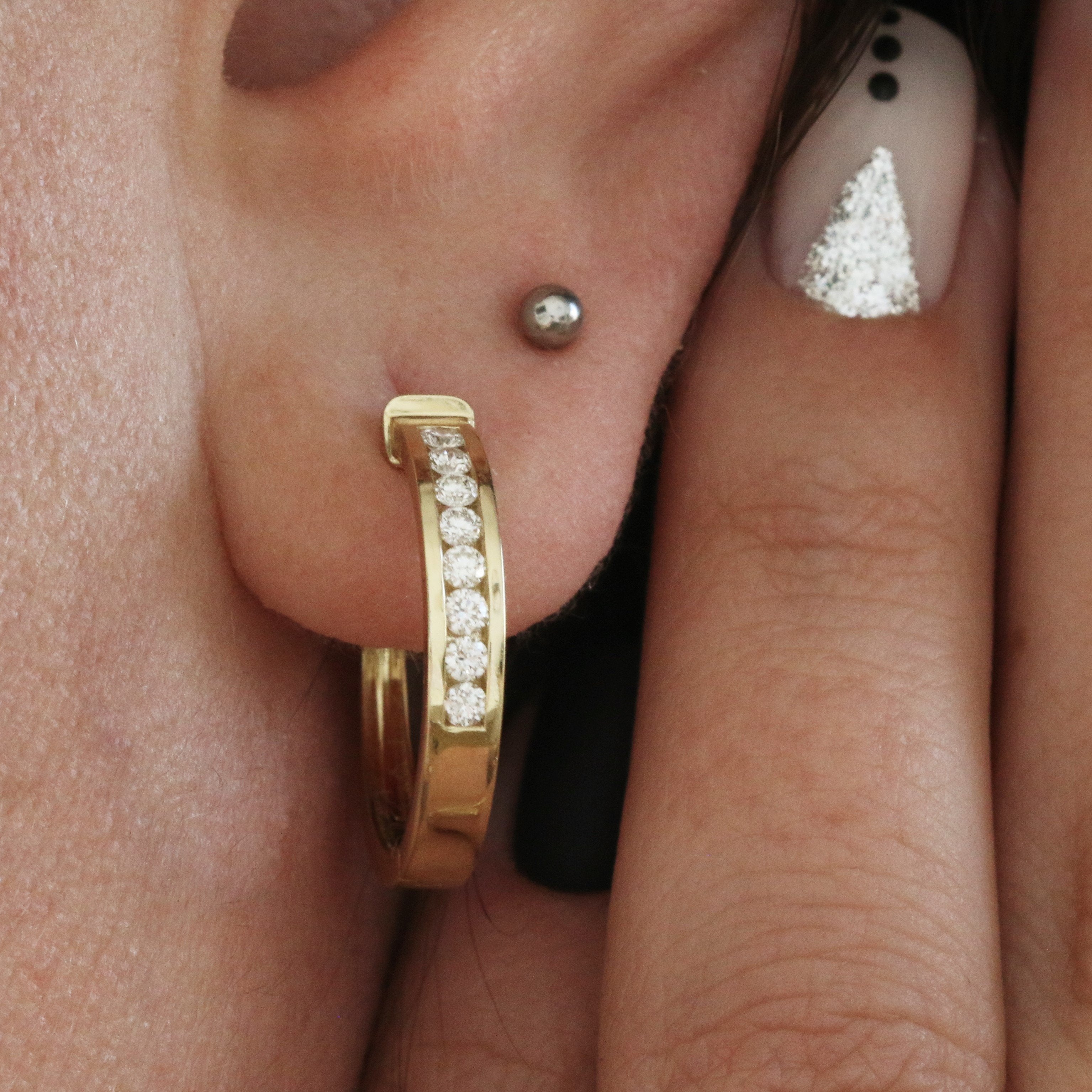 Channel Earrings 1 Natural Diamonds in Yellow Gold