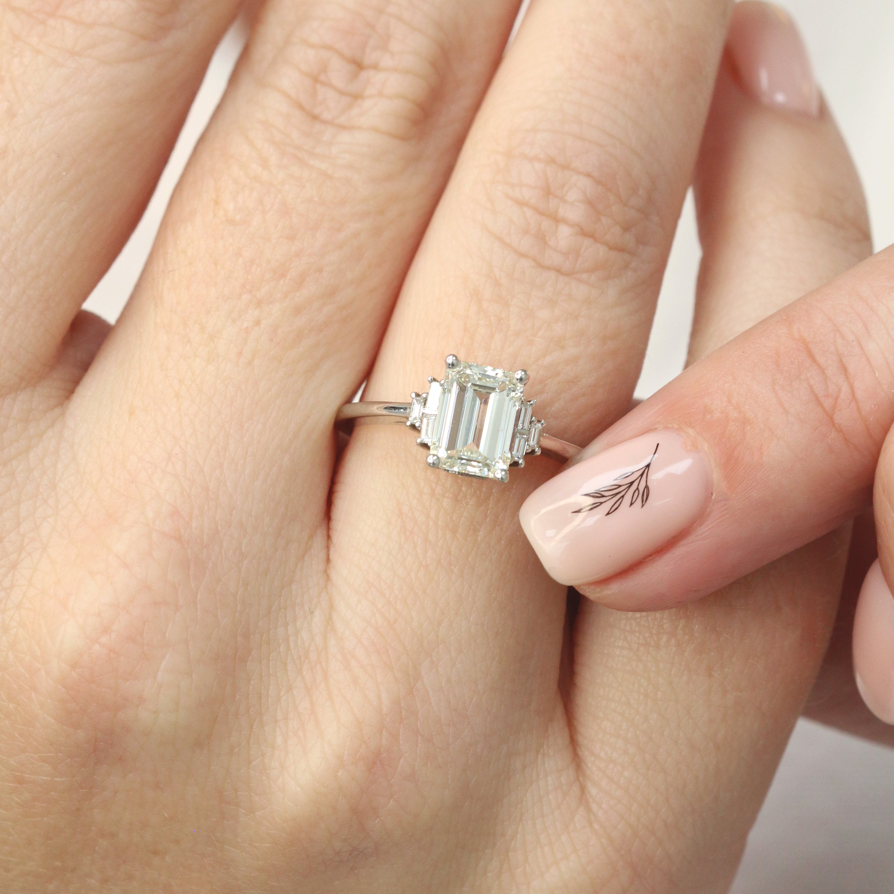 4 Prongs Natural Emerald Diamond Engagement Ring