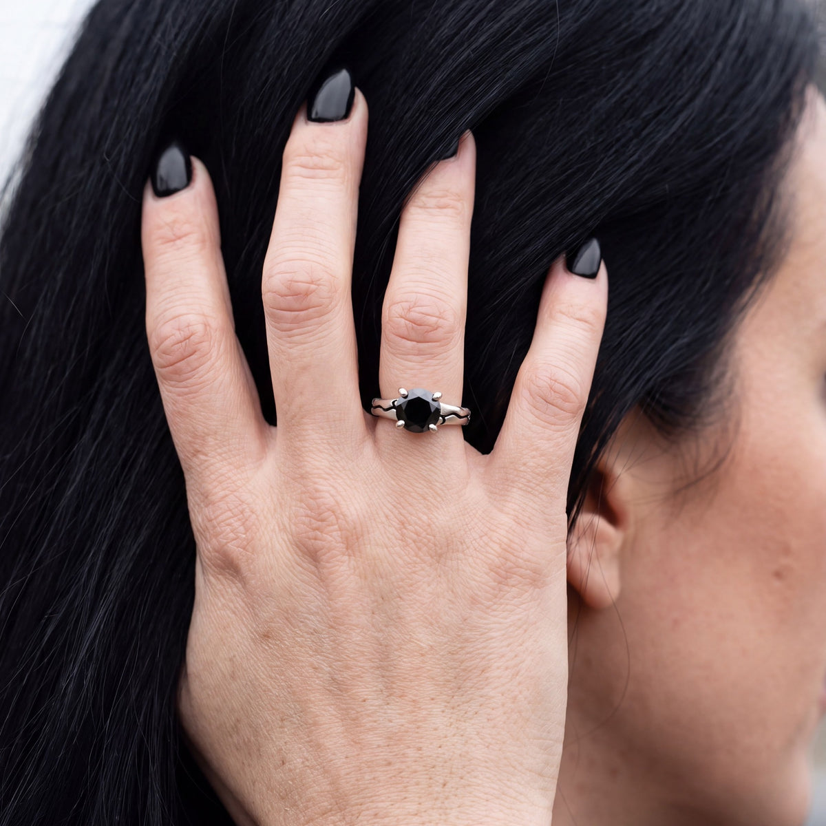 Kintsugi black diamond ring in white gold, hand in dark hair