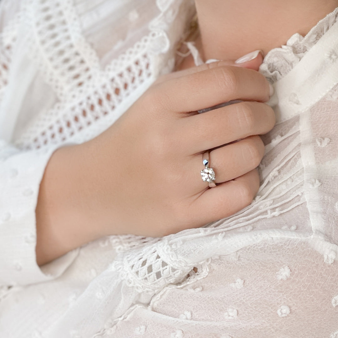 Plain Band Natural Round Cut Diamond Engagement Ring