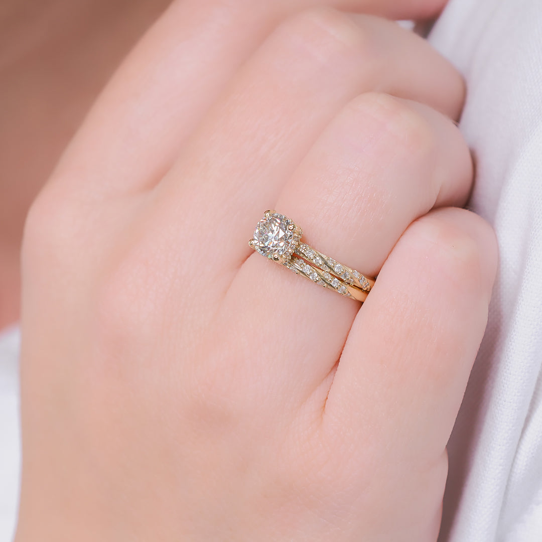 Twisting Light - Solitaire Natural Round  Diamond Engagement Set