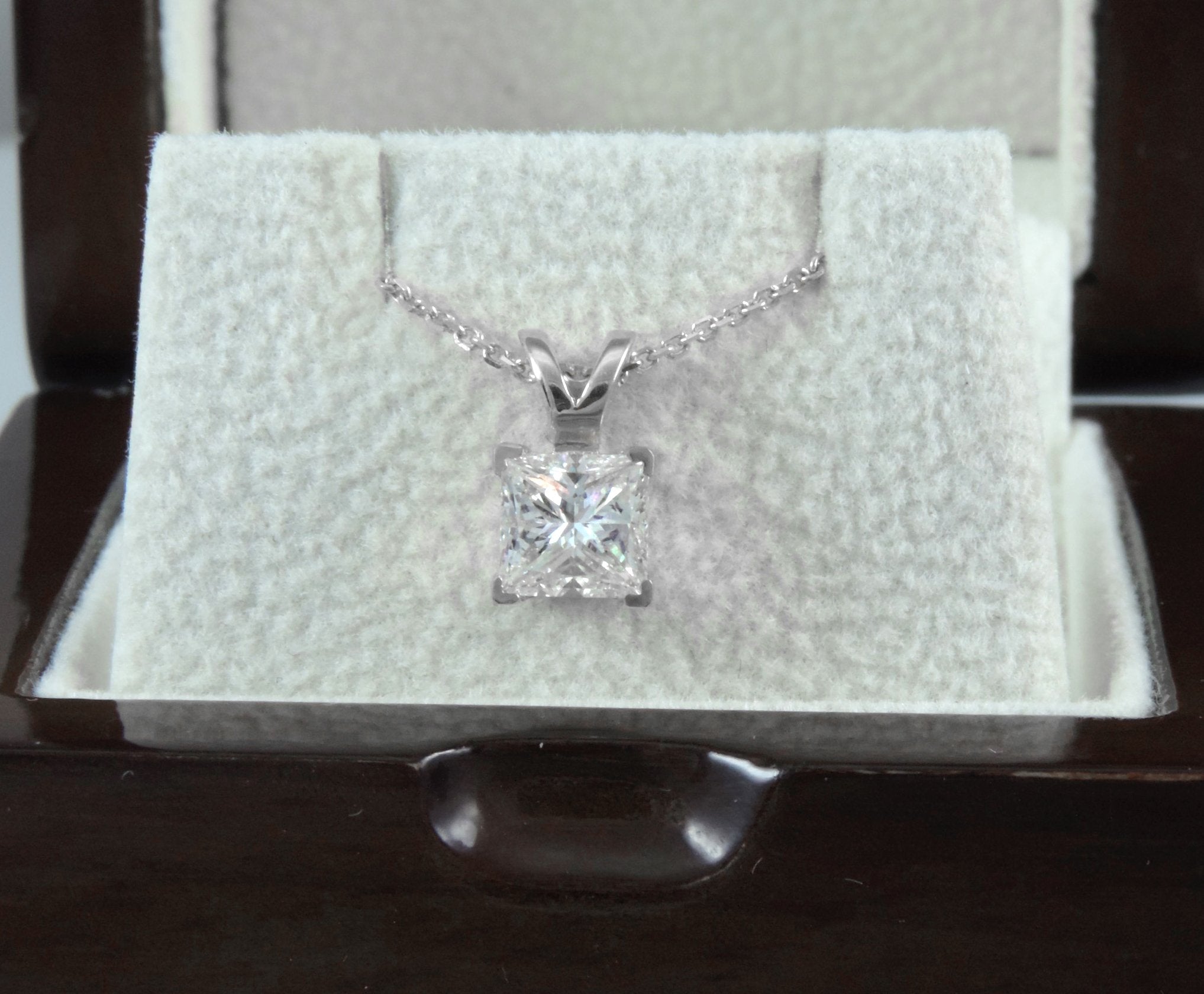 Coronas Natural Diamond Solitaire Pendant with a White Gold Necklace