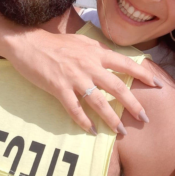 Natural Round Cut Diamond Engagement Ring