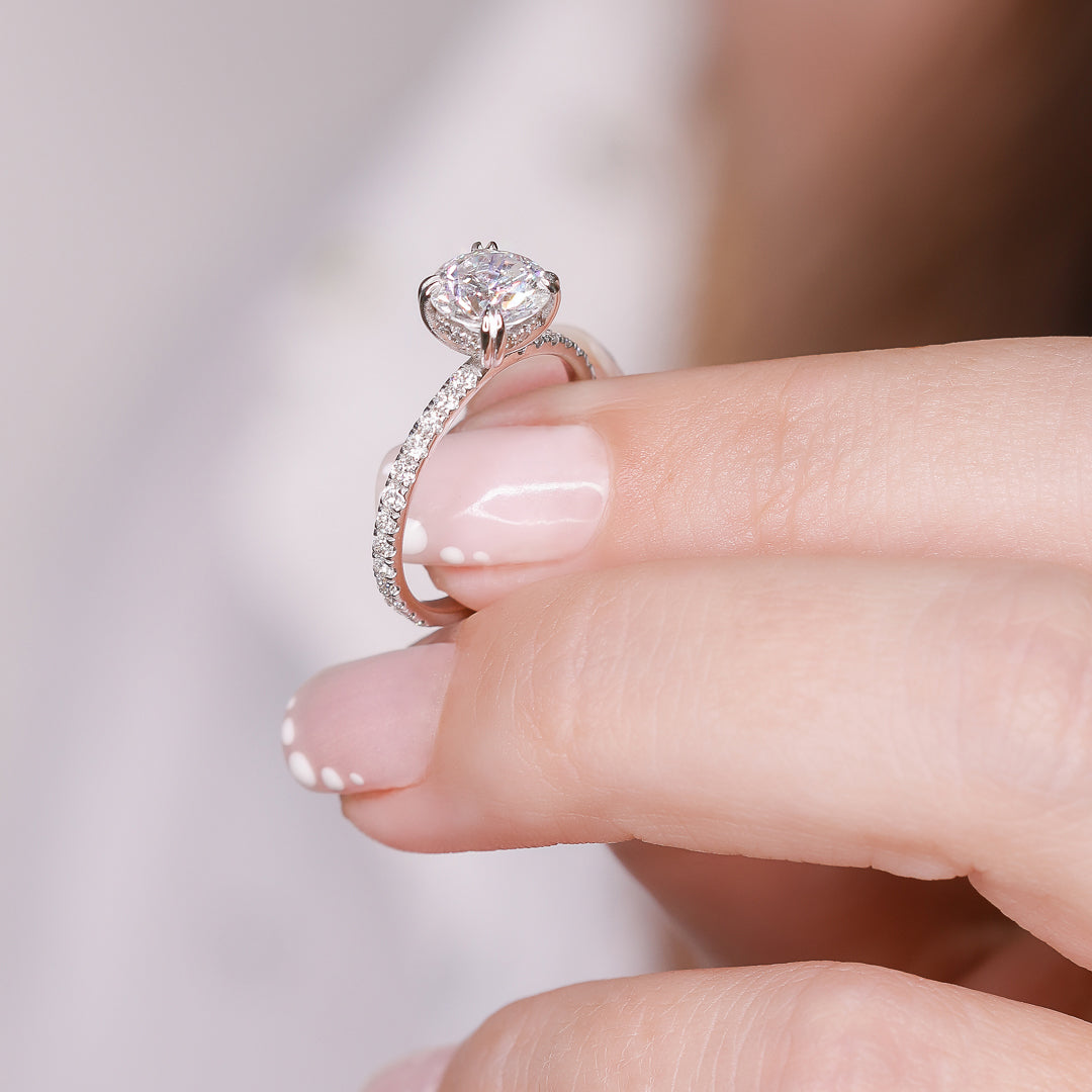 Natural Round Cut Diamond Engagement Ring