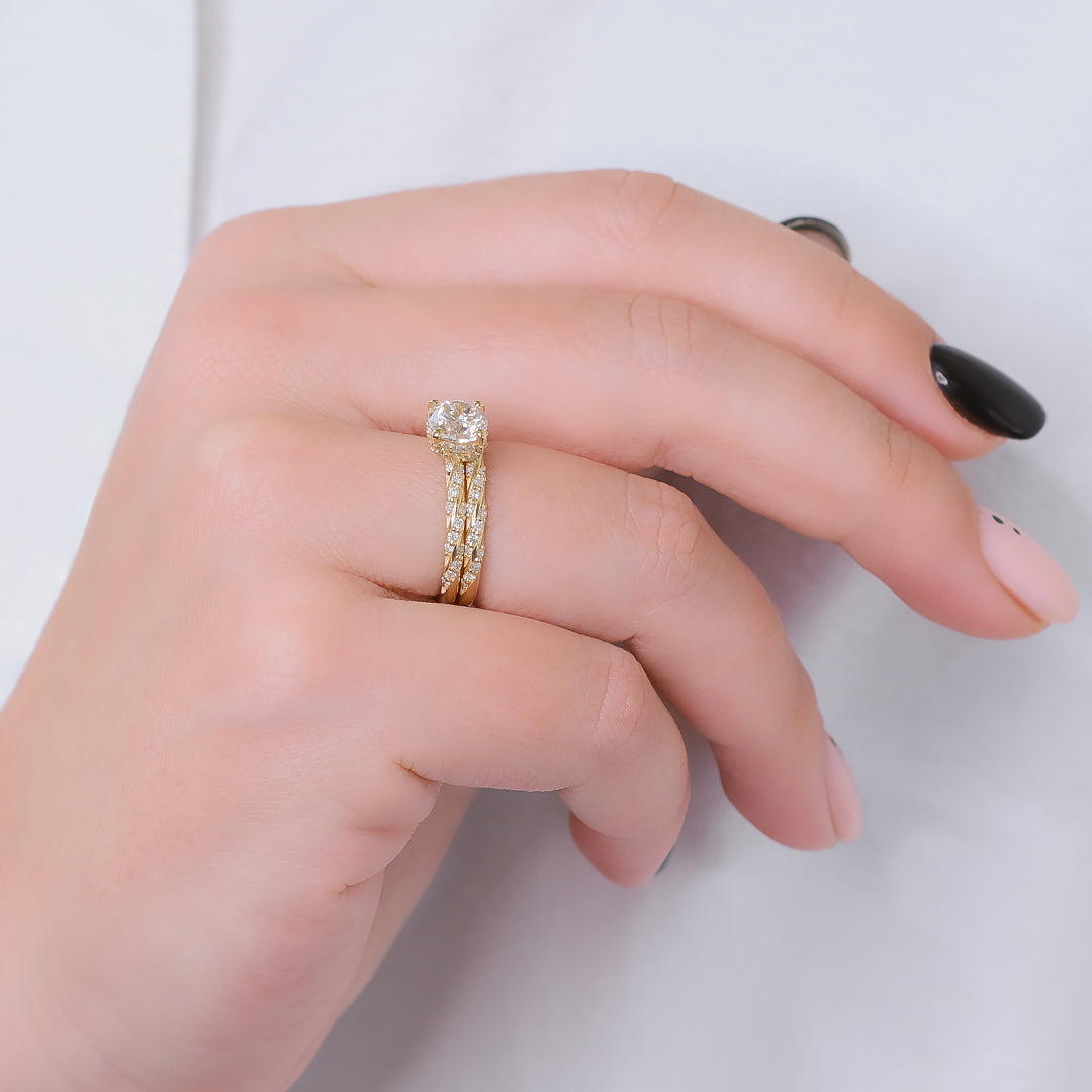 Twisting Light - Solitaire Natural Round  Diamond Engagement Set