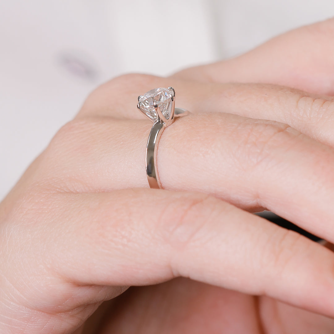 6 prongs Natural Round Diamond Engagement Ring