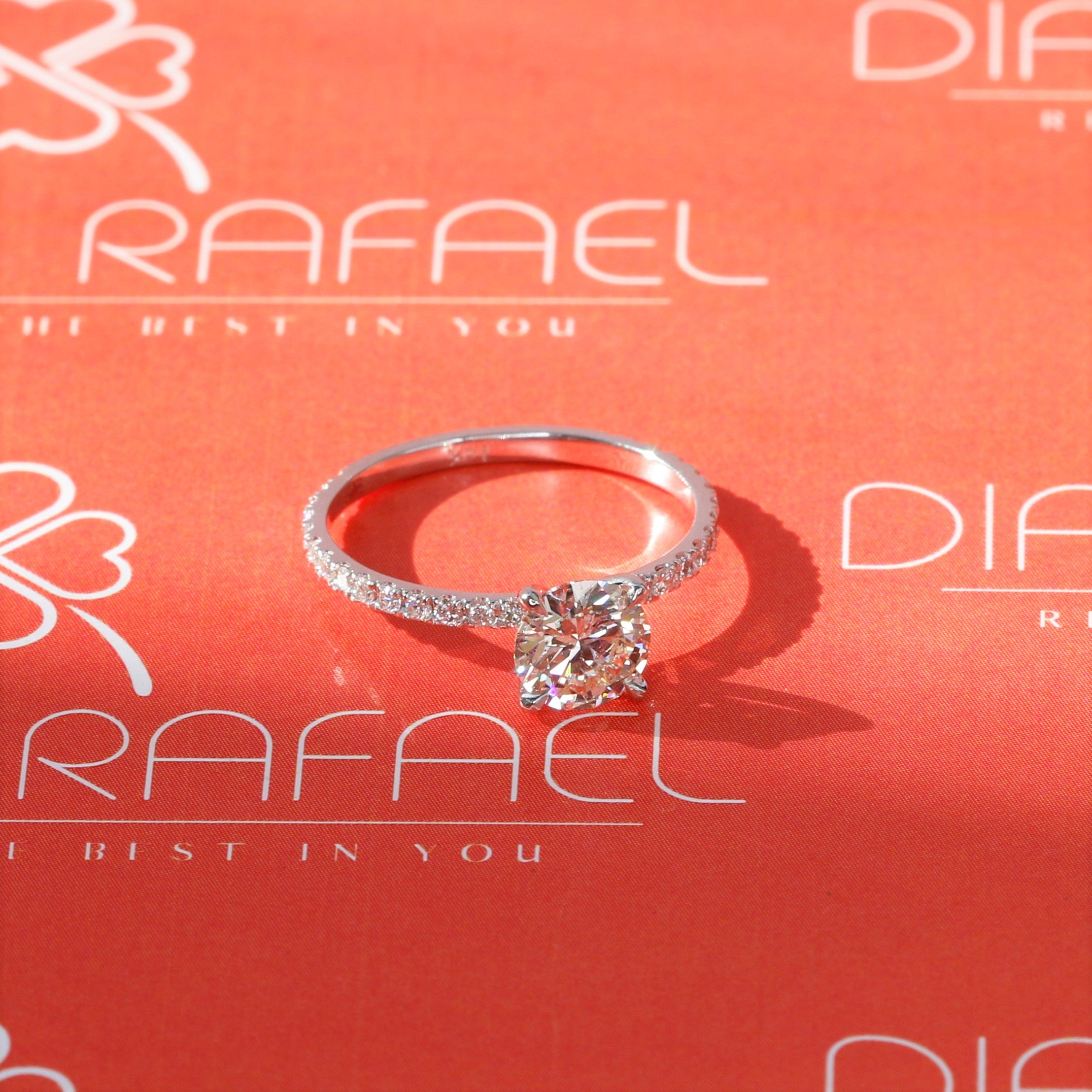 Natural Round Cut Diamond Engagement Ring