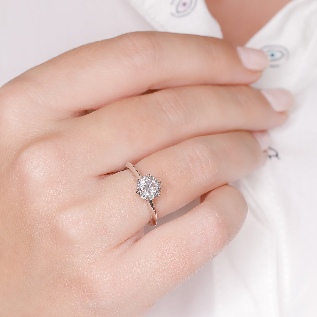 6 prongs Natural Round Diamond Engagement Ring