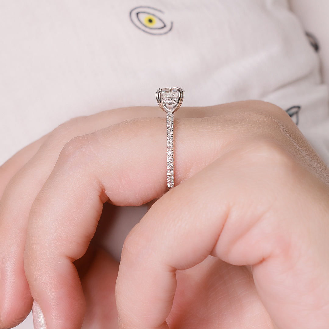 Natural Round Cut Diamond Engagement Ring